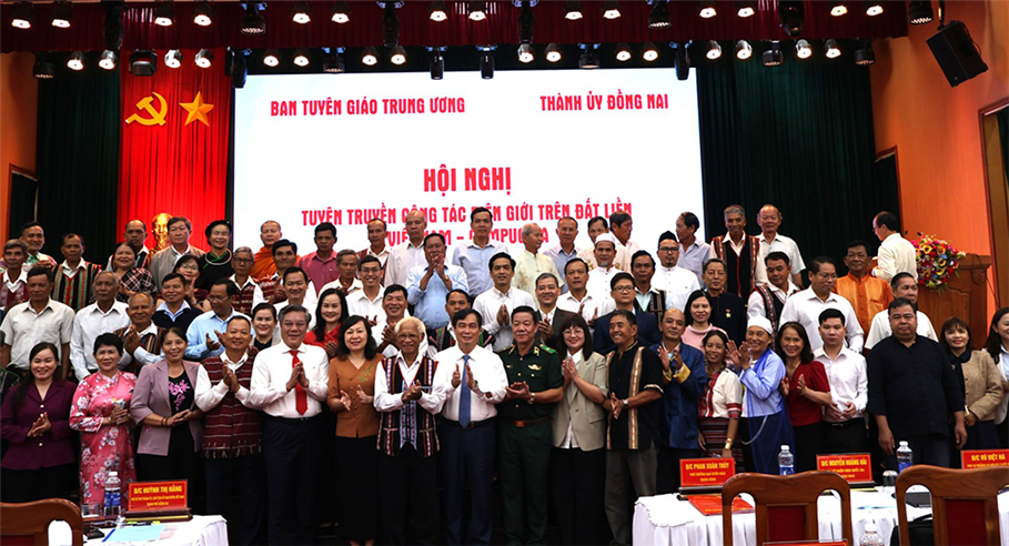 Tuyên truyền công tác biên giới trên đất liền Việt Nam- Campuchia